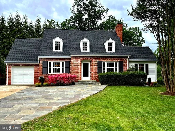 5511 Bradley Blvd, Bethesda, MD 20814