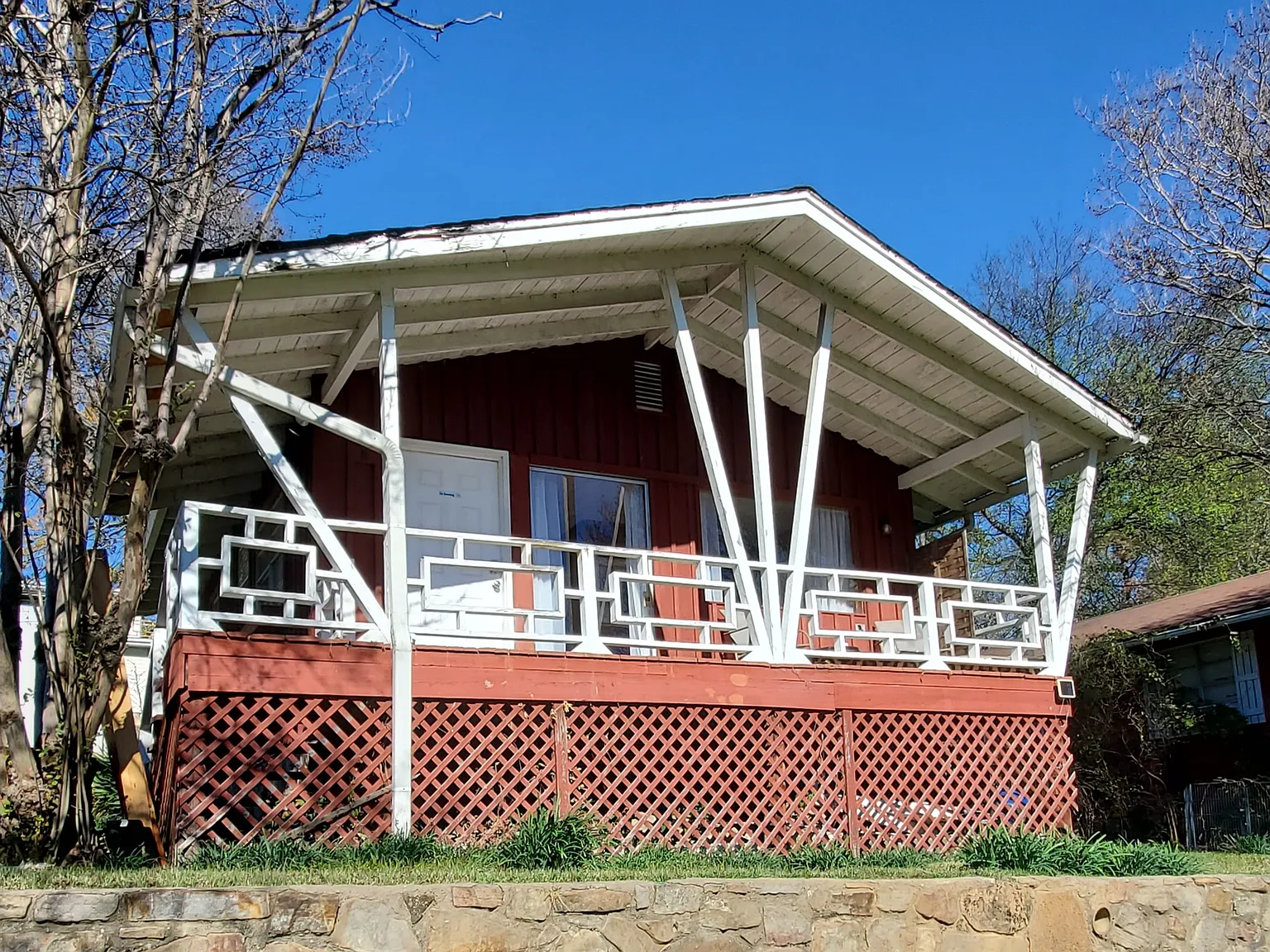 1807 Lakeshore Dr — Photo 1