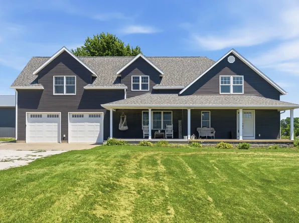 1219 N Mississippi St, Blue Grass, IA 52726