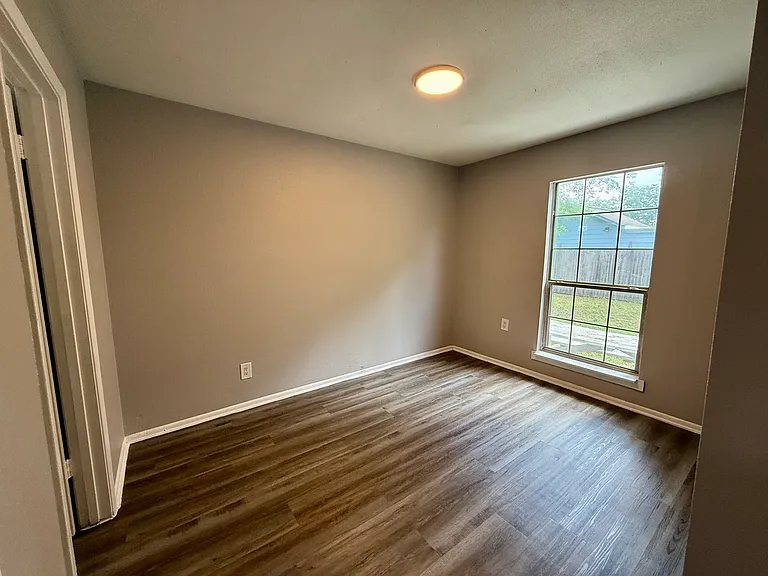 554 Park Village Dr — Photo 9