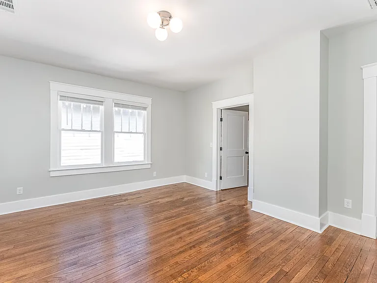 114 W Anderson St #B — Photo 2