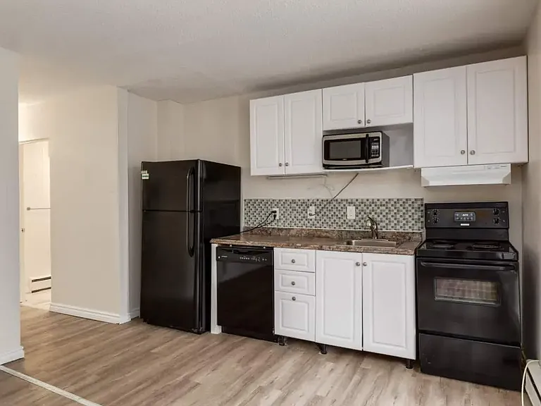 127 25th Ave SW #402 — Photo 15