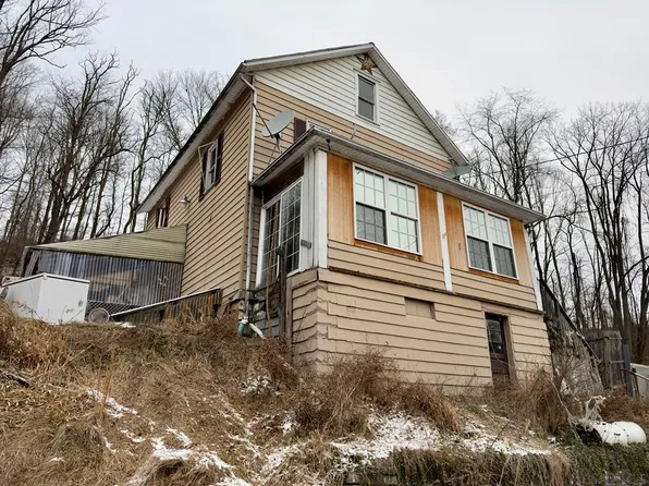 112 2nd St, Mineral Point, PA 15942