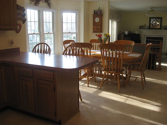 Eat-in Kitchen and Family Room