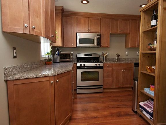 4th image of 814 S Sheridan St APT 2