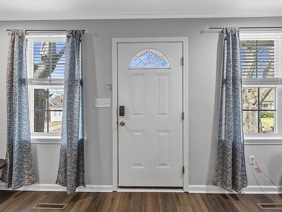 3rd image of 411 Hillcrest Ave
