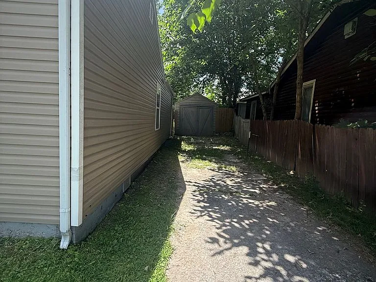 2259 N Bolivar Rd — Photo 2