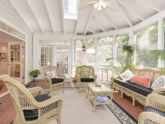 Amazing screened in porch!