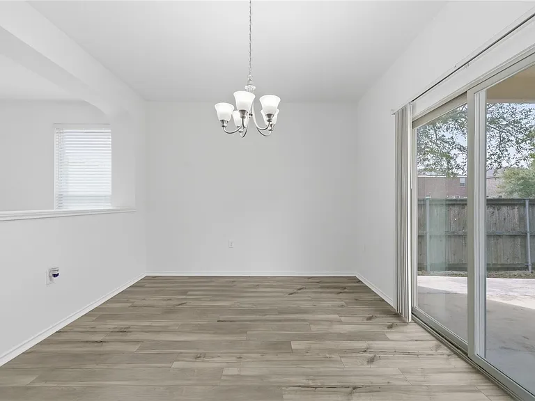 11200 Drumellan St — Photo 17