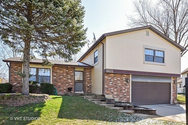 1st image of 883 Lakeside Dr