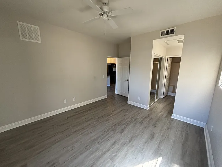 5122 S Jones Blvd #108 — Photo 12