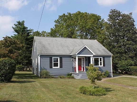 3rd image of 126 Princeton Cir NE