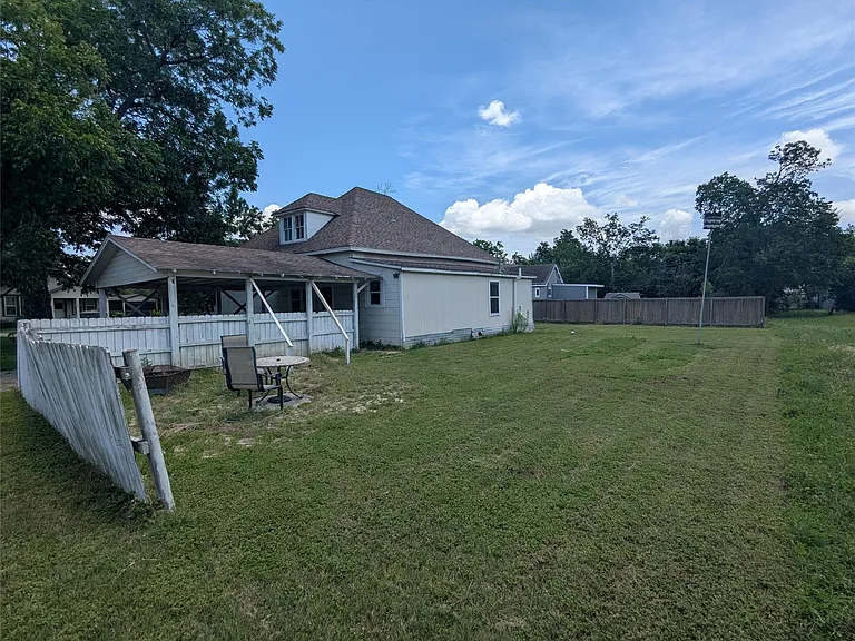 1319 Grace St — Photo 26