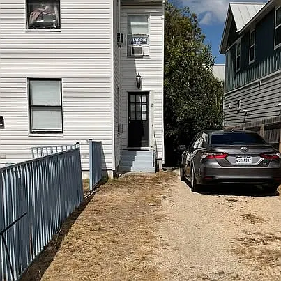 427 Eleanor Ave #2