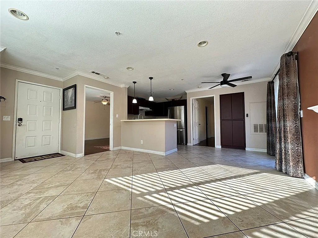 2 bed, 969 sqft, $2,500 — Photo 2