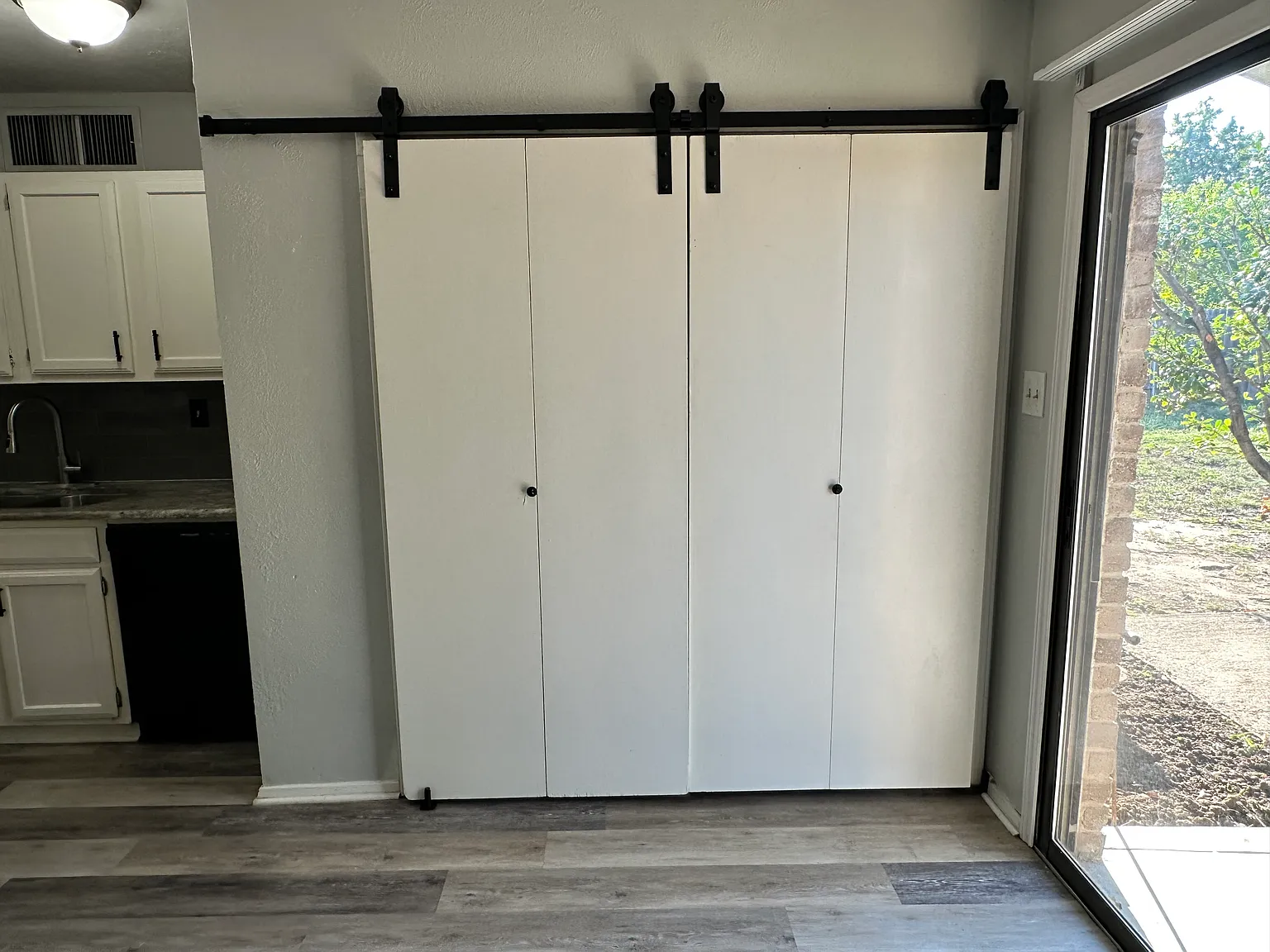 3 bed, 1250 sqft, $2,100 — Photo 3