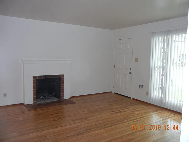 4411 62nd St — Photo 2