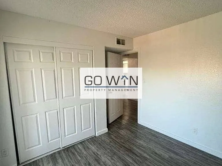 1212 W Mountain View Rd — Photo 14