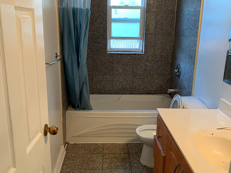1 Maxim Cres #MAIN — Photo 12