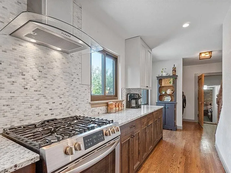 1418 Glencoe St — Photo 18