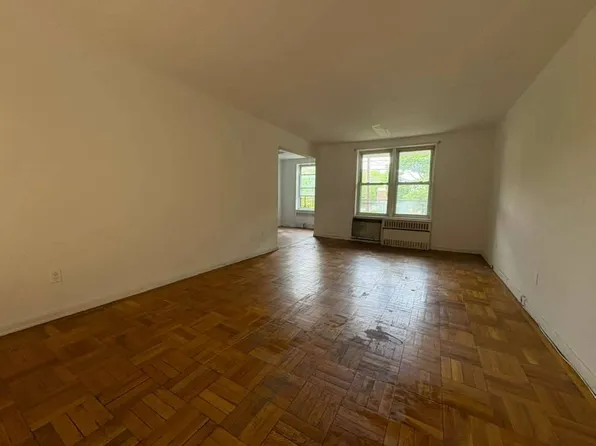 110 Brooklyn Ave APT 1F, Freeport, NY 11520
