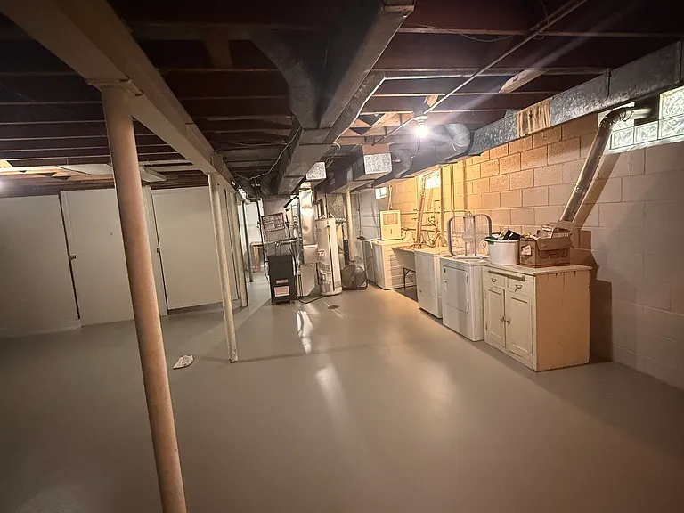 2124 Ludington Ave — Photo 9