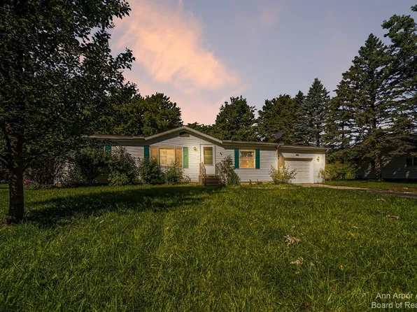 2372 Spencer Dr, Jackson, MI 49202