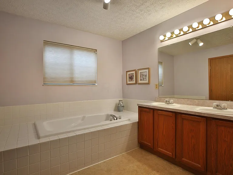 7567 Ladywell Ct — Photo 19