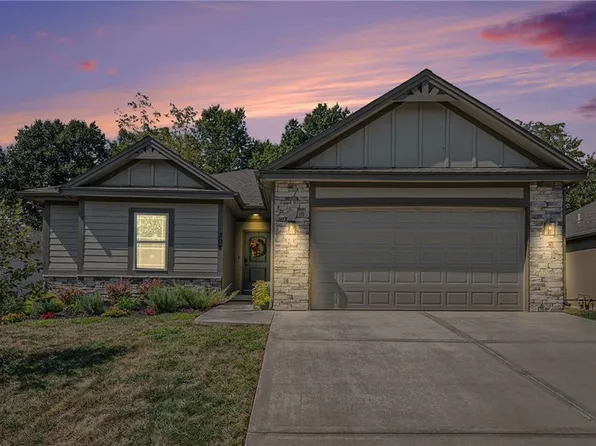 208 S Marimack Ct, Kearney, MO 64060