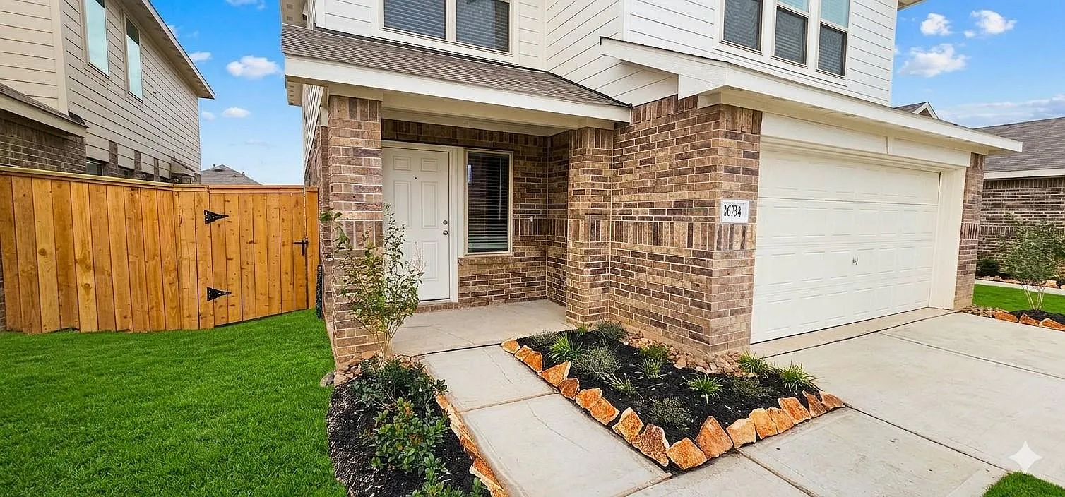 4 bed, 2.5 bath, 2293 sqft, $2,200 — Photo 2