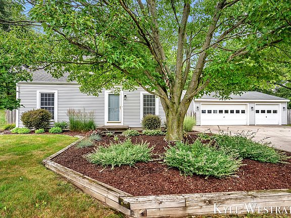 3rd image of 11129 Woodbushe Dr SE