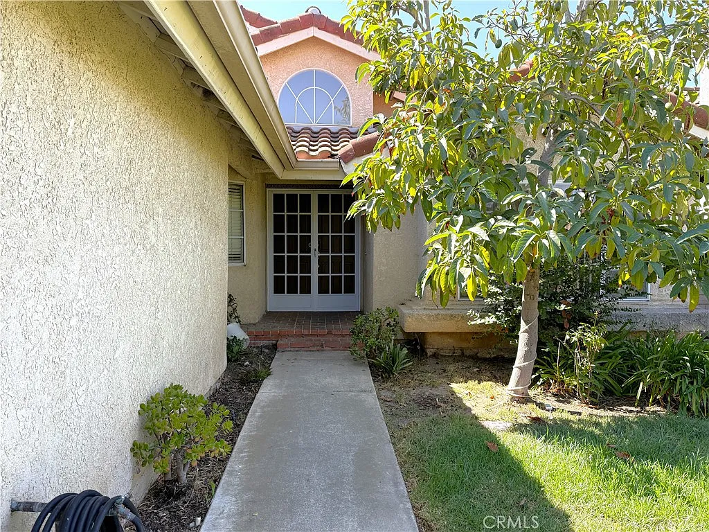 4 bed, 2.5 bath, 2332 sqft, $4,350 — Photo 4