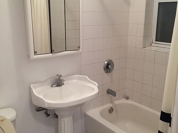 3rd image of 4923 N Hermitage Ave #1FF