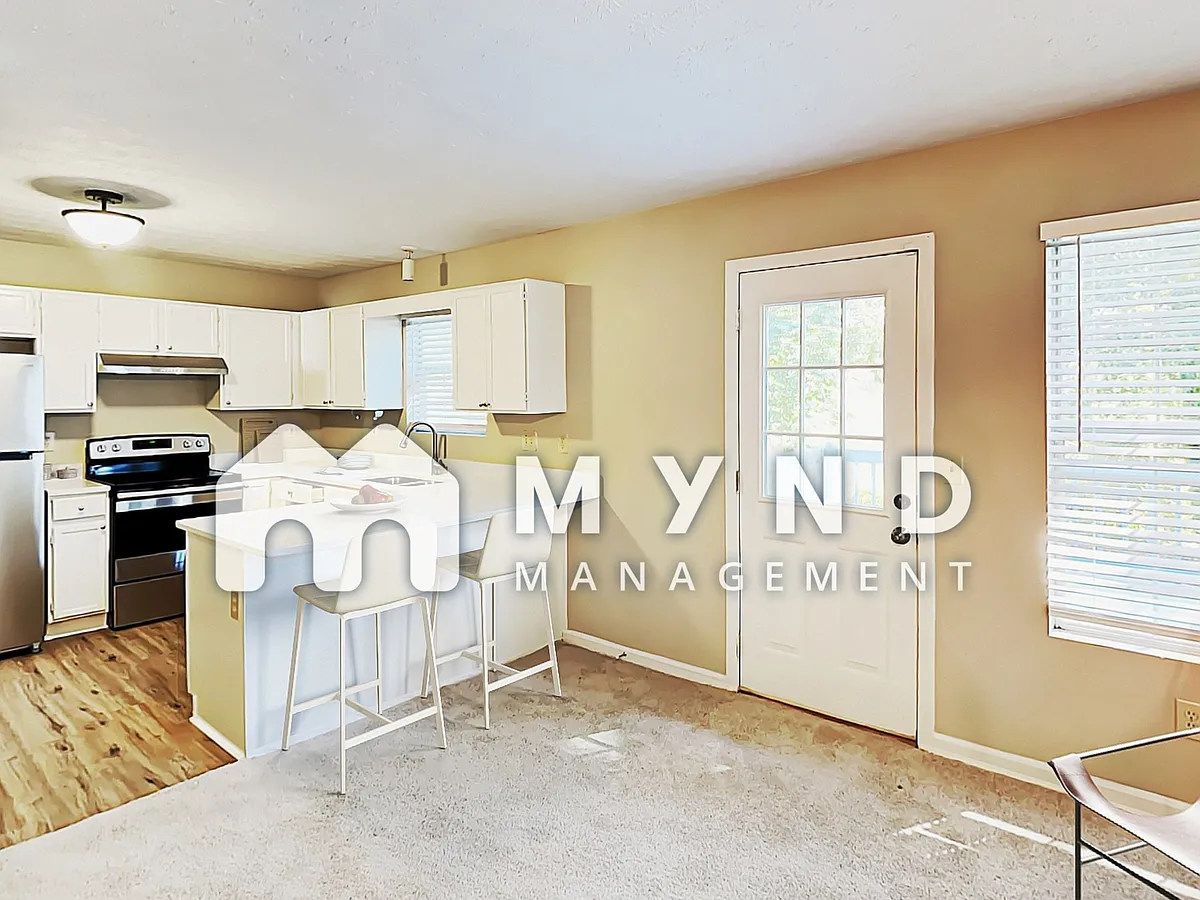Building Photo - 5631 Regency Manor Ct