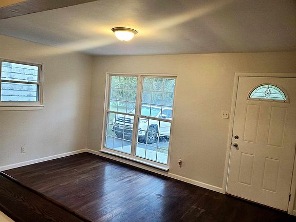 2nd image of 2973 Daley Ave