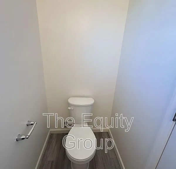 735 S Pinkham #102 — Photo 5