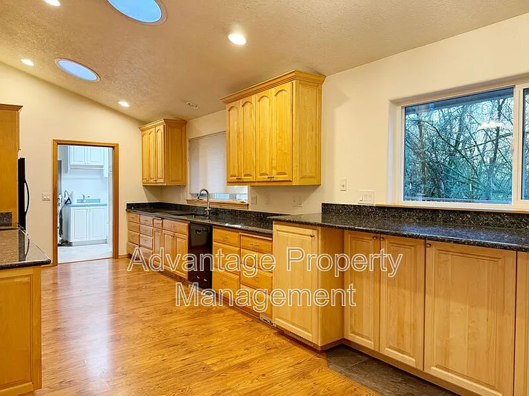 1340 SW Timian St — Photo 10