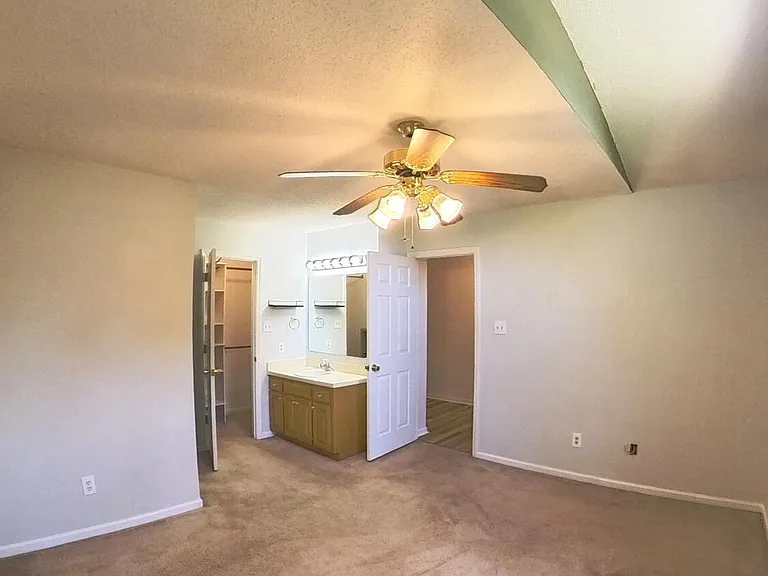 47 Forestdale Dr — Photo 2