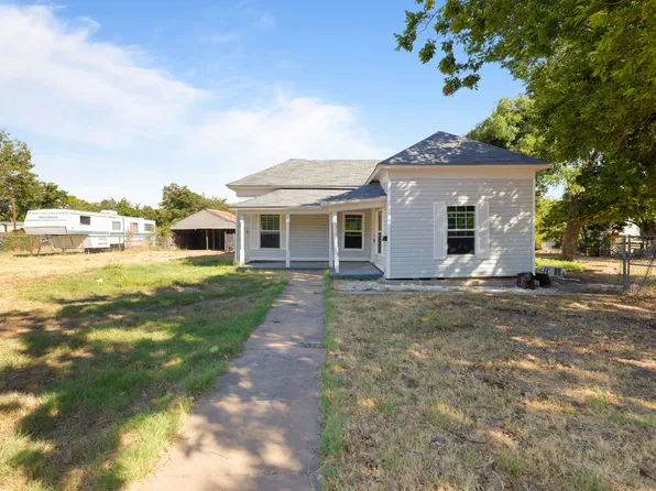 625 E 4th St, Burkburnett, TX 76354