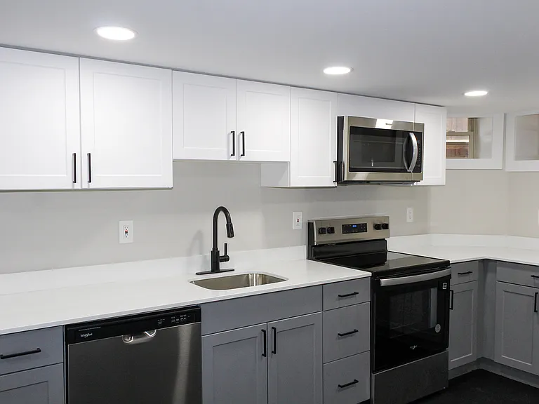 Campus Apartments — Photo 5