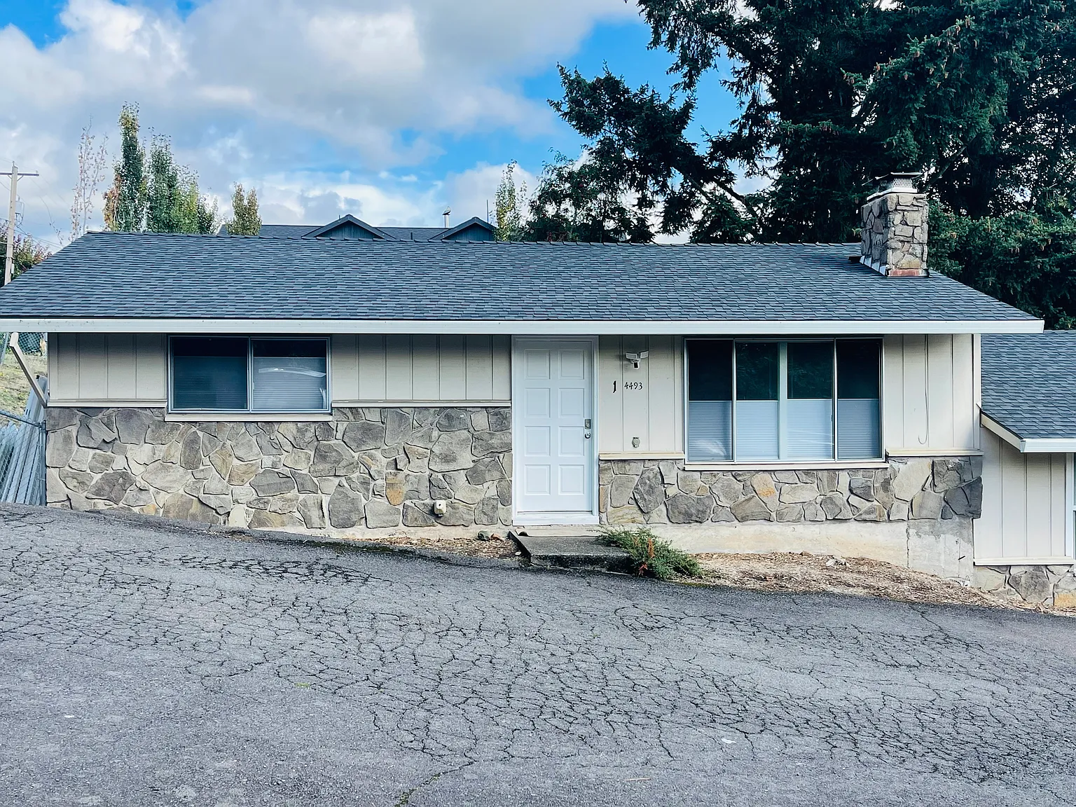 2 bed, 750 sqft, $2,100 — Photo 1