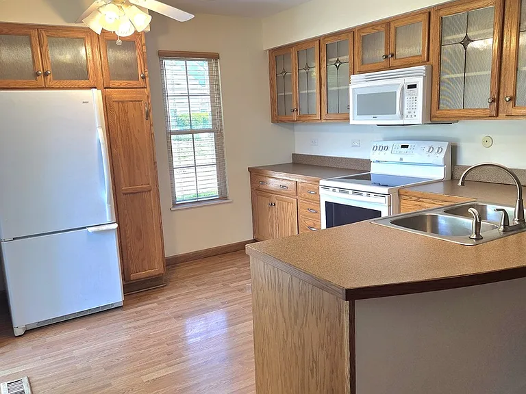 614 Dunham Rd — Photo 3