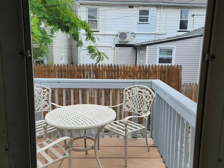 6 W Spruce St — Photo 3