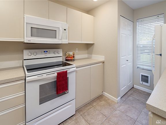 Built-in microwave and smooth-top range