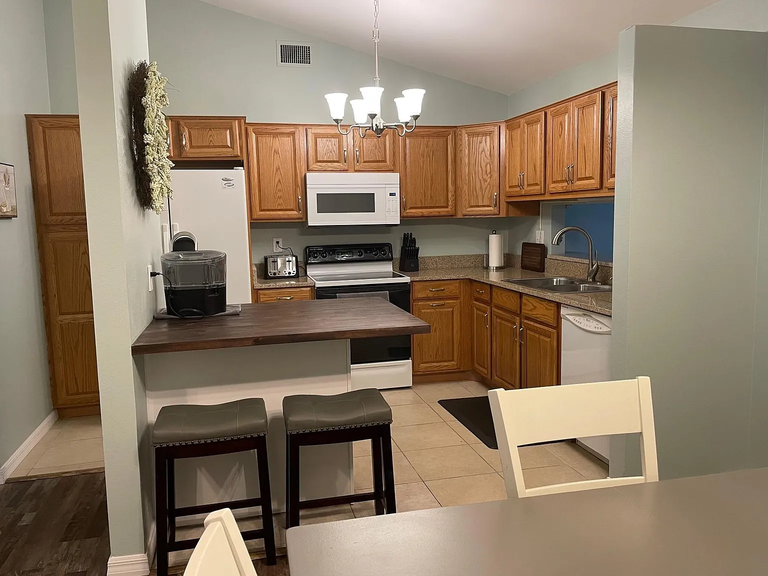 2 bed, 1315 sqft, $2,250 — Photo 4