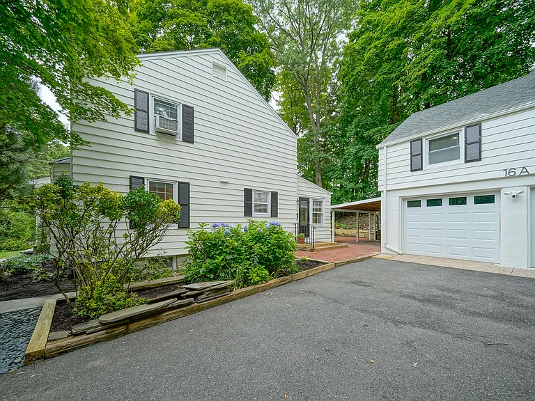 16 Brook St — Photo 10