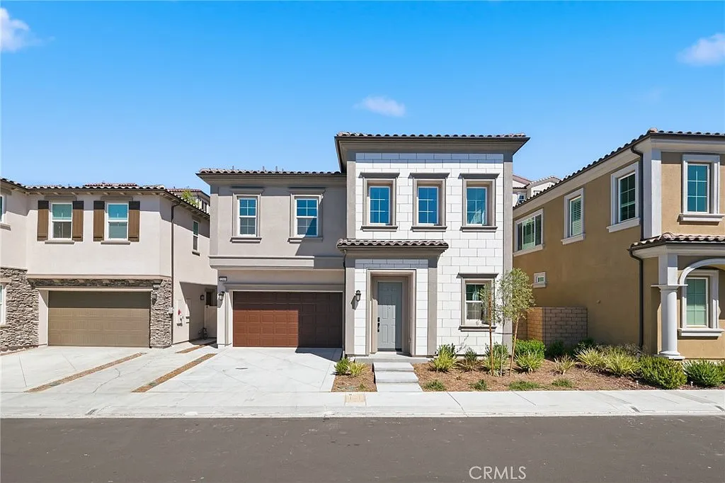 4 bed, 2514 sqft, $5,200 — Photo 1