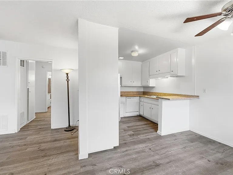 5168 Yarmouth Ave #5 — Photo 5