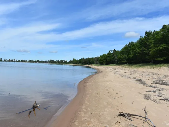 Ll5 Lane Bch, Nahma, MI 49864