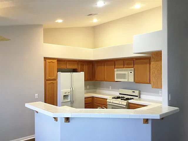 3 bed, 2.0 bath, 1775 sqft, $2,325 — Photo 3